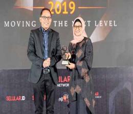 XL Axiata juga meraih penghargaan tertinggi untuk kategori layanan korporasi dan CEO of The Year bagi Presiden Direktur & CEO Dian Siswarini.