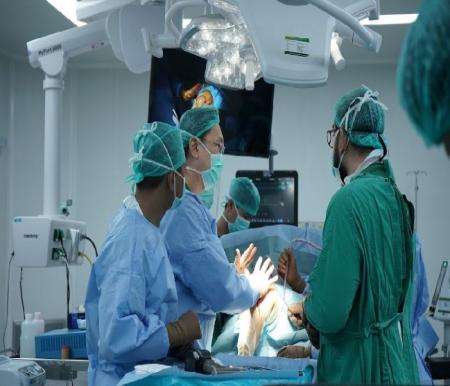 RS Awal Bros Hadirkan Teknologi Operasi Lutut Robotik Pertama di Sumatera