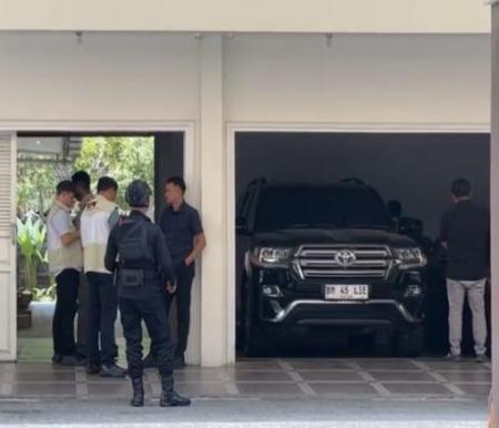 KPK Sita Dokumen dan Barang Elektronik dari Rumah Dinas Gubernur Riau