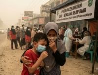 Belasan ribu warga Riau terserang ISPA akibat kabut asap karhutla.(ilustrasi/AI/halloriau.com)