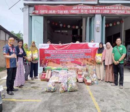 PT Capella Dinamik Nusantara menyalurkan bantuan bagi korban banjir di Kabupaten Kampar dan Pelalawan. (Foto: Istimewa)