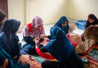 Pelatihan Ekonomi Kreatif Pembuatan Tudung Saji bagi kelompok sadar wisata, Hutan Adat Imbo Putui, Desa Petapahan, Kampar, Riau.