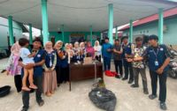 KKN Desa Sadar Jaya UIN Suska Riau menggelar program inovasi paving block berbahan limbah plastik (foto/ist)