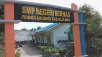 SPMB SMPN Bernas kembali diprotes orangtua calon siswa.(foto: andi/halloriau.com)
