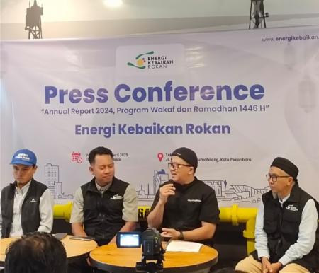 Konferensi pers ini juga dihadiri oleh Hengky Darma Satria, Pengurus Energi Kebaikan Rokan, dan Septian Boby Pratama Purba, Manager Media & Fundraising Yayasan Energi Kebaikan.