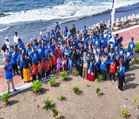 Seremoni Penanaman Mangrove oleh Presiden Direktur PT Suzuki Indomobil Sales dan CEO & Founder Pandu Laut Nusantara.(foto: istimewa)