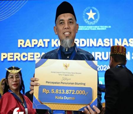 Walikota Dumai, Paisal menerima dana insentif fiskal Rp5,8 miliar (foto/bambang)