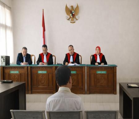 PN Pekanbaru Gelar Sidang Perdana Kasus Pemerasan, Ketua Ormas JS Tertunduk Malu