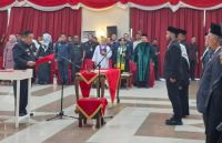 Plt Gubernur Riau, SF Hariyanto melantik ratusan PTP Pemprov Riau termasuk kepala sekolah.(foto: fitri/halloriau.com)