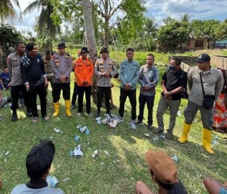 Polres Kuansing Musnahkan Puluhan Rakit PETI di Sungai Kuantan, Warga Diminta Bongkar Mandiri