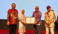 Di Tengah Persaingan Era AI, JNE Pekanbaru Raih Penghargaan Industry Marketing Champion 2026
