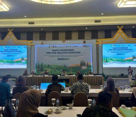 Rakor TPIP - TPID wilayah Sumatera digelar di Hotel Pangeran Pekanbaru, Kamis (16/5/2024).