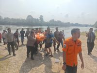 Korban yang terjatuh dari Jembatan Rantau Berangin, Kampar ditemukan meninggal (foto/int)