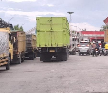 Sulitnya dapat Bio Solar di Pekanbaru, antrean panjang di SPBU jadi pemandangan sehari-Hari (foto/int)