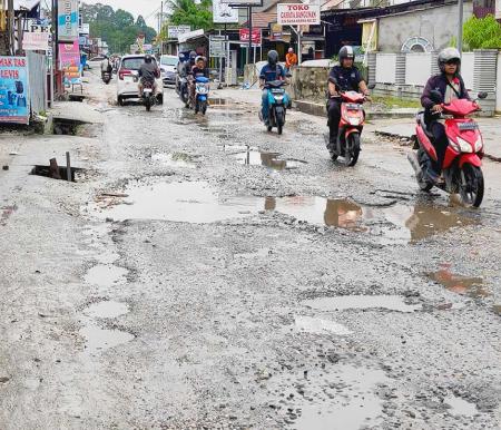Jalan rusak di Pekanbaru diserahkan ke Pemprov Riau.(ilustrasi/int)