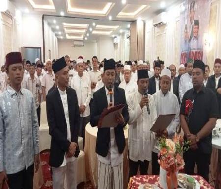 Ratusan ulama, asatidz, mubaligh, imam dan guru ngaji se-Riau dukung Abdul Wahid-SF Hariyanto di Pilgub Riau 2024.(foto: sri/halloriau.com)