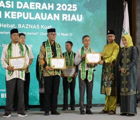 BRK Syariah Tanjungpinang Terima Penghargaan Baznas Award 2025