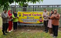 Polsek Rimba Melintang bersama warga.(foto: afrizal/halloriau.com)