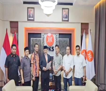 Afrizal Sintong-Setiawan resmi terima SK dari DPP PKS sebagai Bacalon Bupati dan Wakil Bupati Rohil (foto/Afrizal)