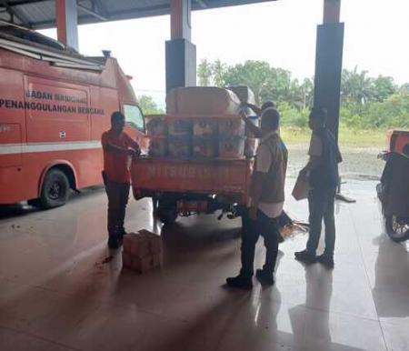 Pemprov Riau mengirimkan sejumlah bantuan logistik untuk korban terdampak banjir di Kampar. (Foto: Sri Wahyuni)