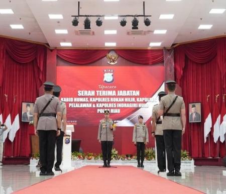 Kapolda Riau Irjen Mohammad Iqbal pimpin sertijab Kabid Humas dan 3 orang kapolres.