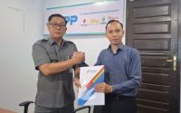 Muhammad Syafii, M.IK (kanan), gantikan Panzi Barza, M.M sebagai Direktur PT SPEM, prosesi sertijab berlangsung di kantor PT SPP (foto/ist)