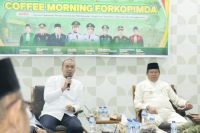 Bupati Inhu, Ade Agus Hartanto soroti minimnya calon Kades di Desa Sanglap.(foto: istimewa)