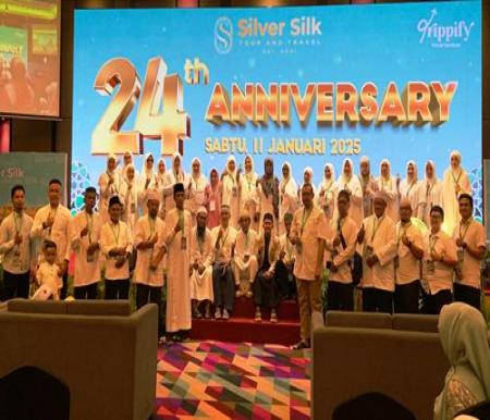 Para jemaah mengikuti manasik umrah dalam rangkaian 24th Anniversary Silver Silk Tour and Travel di The Zuri Hotel Pekanbaru.(foto: meri/halloriau.com)