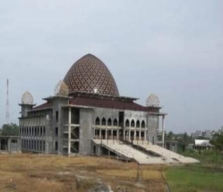 Pembangunan Islamic Center Tembilahan dilanjutkan (Foto/Ayendra)
