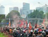 Puluhan ribu JakMania penuhi Jalan Jenderal Sudirman. Foto : CNN Indonesia 