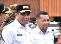 Wakil Ketua DPRD Pekanbaru, Tengku Azwendi bersama Sekdako Pekanbaru, Zulhelmi Arifin.(foto: mimi/halloriau.com)