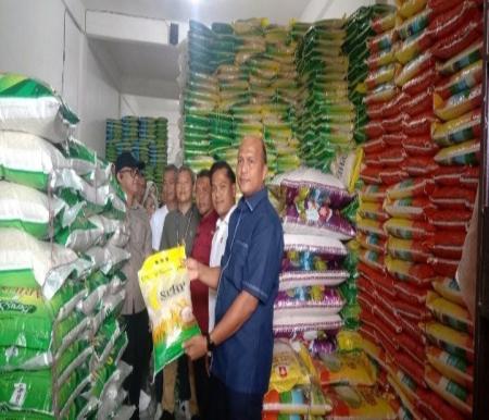 Jual Beras di Atas HET, Satgas Pangan Tegur Pedagang di Kampar