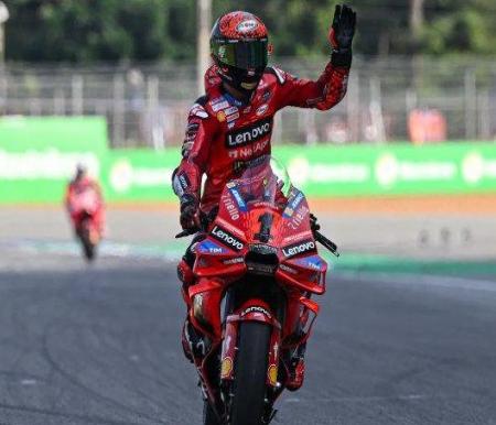 Pembalap besutan Ducati Lenovo #1 Pecco Bagnaia setelah merampungkan sprint race MotoGP Thailand 2024, Sabtu (26/10/2024). (MotoGP)