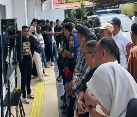 Gelombang Dukungan di PN Pekanbaru Warnai Hari Kedua Sidang Korupsi Abdul Wahid