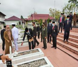 Pjs Bupati Rohil ziarah ke TMP Kusuma Bakti.