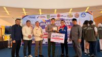 Pertamina Patra Niaga Kilang Dumai salurkan bantuan 500 masker KN95 dan 350 susu kaleng untuk dukung kesiapsiagaan dampak asap Karhutla (foto/ist)