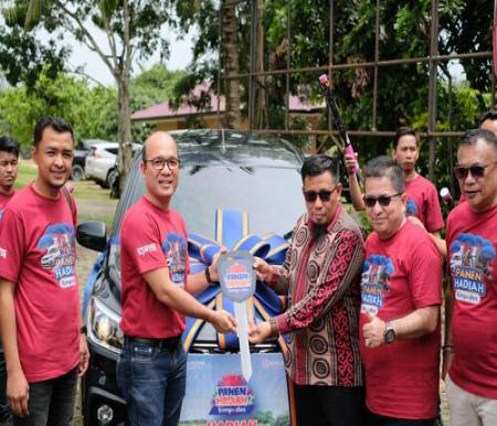 Nasabah BRI Pangkalan Kerinci Beruntung Bawa Pulang Mobil Suzuki Ertiga di PHS