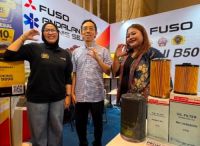 (dari kiri) Sri Astuti, Sales Manager PT Dipo Internasional Pahala Otomotif, Siman Fong, Coordinator Branch Manager PT Dipo Internasional Pahala Otomotif, Riau dan Nurdiana, Promotion & Event Dept PT Krama Yudha Tiga Berlian Motors, Jakarta saat menghadiri Sawit Indonesia Expo and Conference (SIEXPO) 2026 di Ska Co-Ex Pekanbaru, Riau, Kamis (6/8/2026). Foto Ist