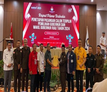 KPU Provinsi Riau rapat pleno penetapan Abdul Wahid dan SF Hariyanto sebagai Gubernur Riau terpilih Pilkada 2024 (foto/yuni)