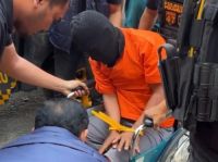 Salah satu pelaku saat ditangkap (dok. Polresta Pekanbaru)
