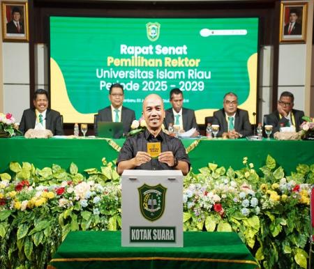 Assoc Prof Dr Admiral SH MH Resmi Terpilih sebagai Rektor UIR Periode 2025–2029