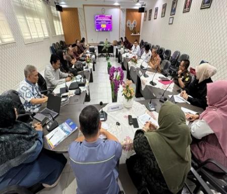 Suasana FGD program studi MIH dan Prodi S3 Program Pascasarjana UIR di Fakultas Hukum UIR (foto/ist)