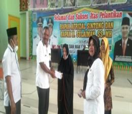 Penyerahan hadiah lomba pawai takbir DLH Rohil