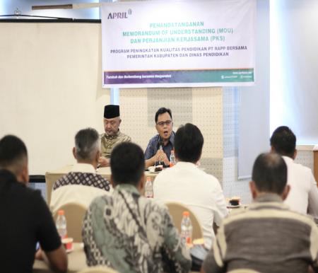 Bupati dan GM SHR PT RAPP saat kegiatan MoU untuk Program School Improvement