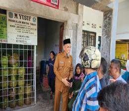 Walikota Dumai H. Paisal melakukan Sidak LPG 3 Kg, salahsatunya di Pangkalan LPG M Yusuf Jalan Tenaga Kota Dumai, Selasa (18/10/2022).(foto: bambang/halloriau.com)