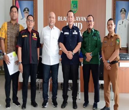 KI Riau melaksanakan visitasi dan monitoring terhadap PPID Diskominfotik Rokan Hilir (foto/Afrizal)