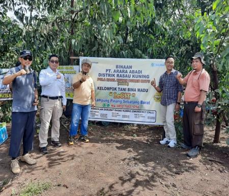 Kegiatan workshop budidaya lebah madu petani binaan PT Arara Abadi.(foto: istimewa)