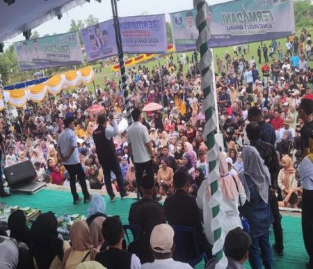 Calon Gubernur Riau, Abdul Wahid bersam Paslon Bupati Inhil, Fermadani kampanye dialogis di Kecamatan Enok dan Tanah Merah (foto/ist)