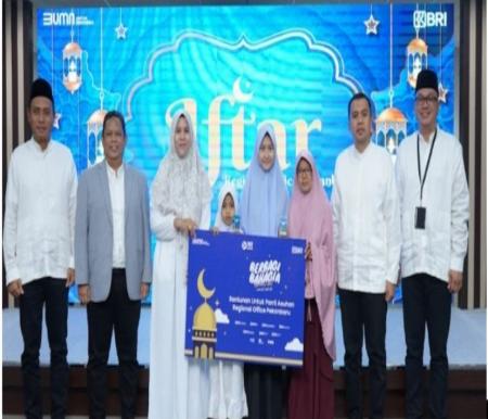 BRI menggelar kegiatan "Berbagi Bahagia, dengan memberikan santunan kepada anak yatim di Pekanbaru (foto/yuni)