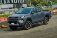 Resmi! Toyota Hilux EV Mengaspal di Indonesia, Intip Spesifikasi dan Harga Terbarunya